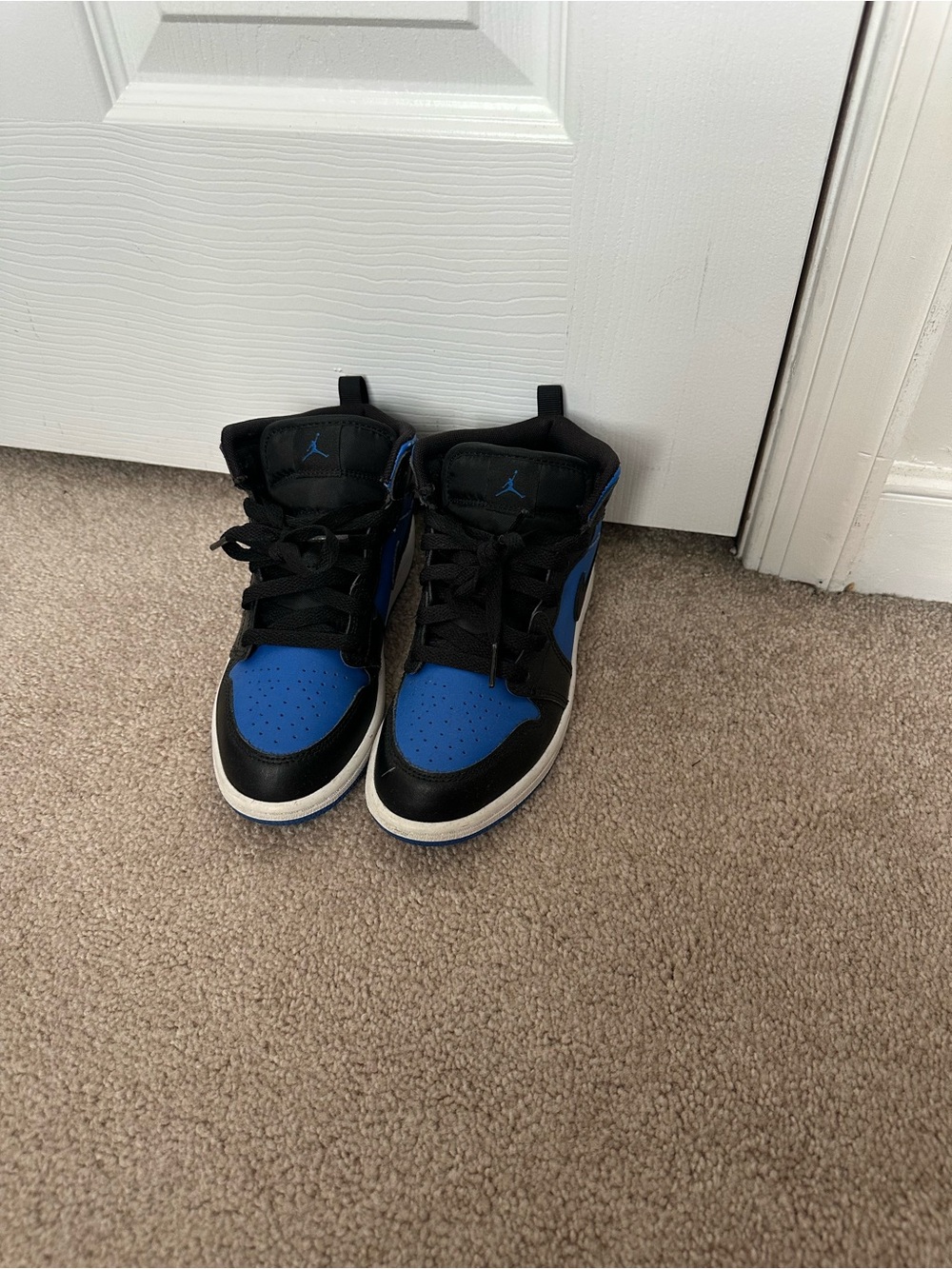 Jordan 1 Kids Sneakers in Black and Blue